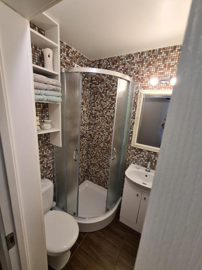 Central Line Apartment 벤츠필스 외부 사진